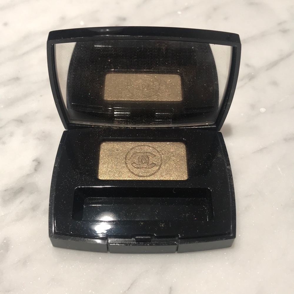 EauC Chanel khaki green golden eyeshadow